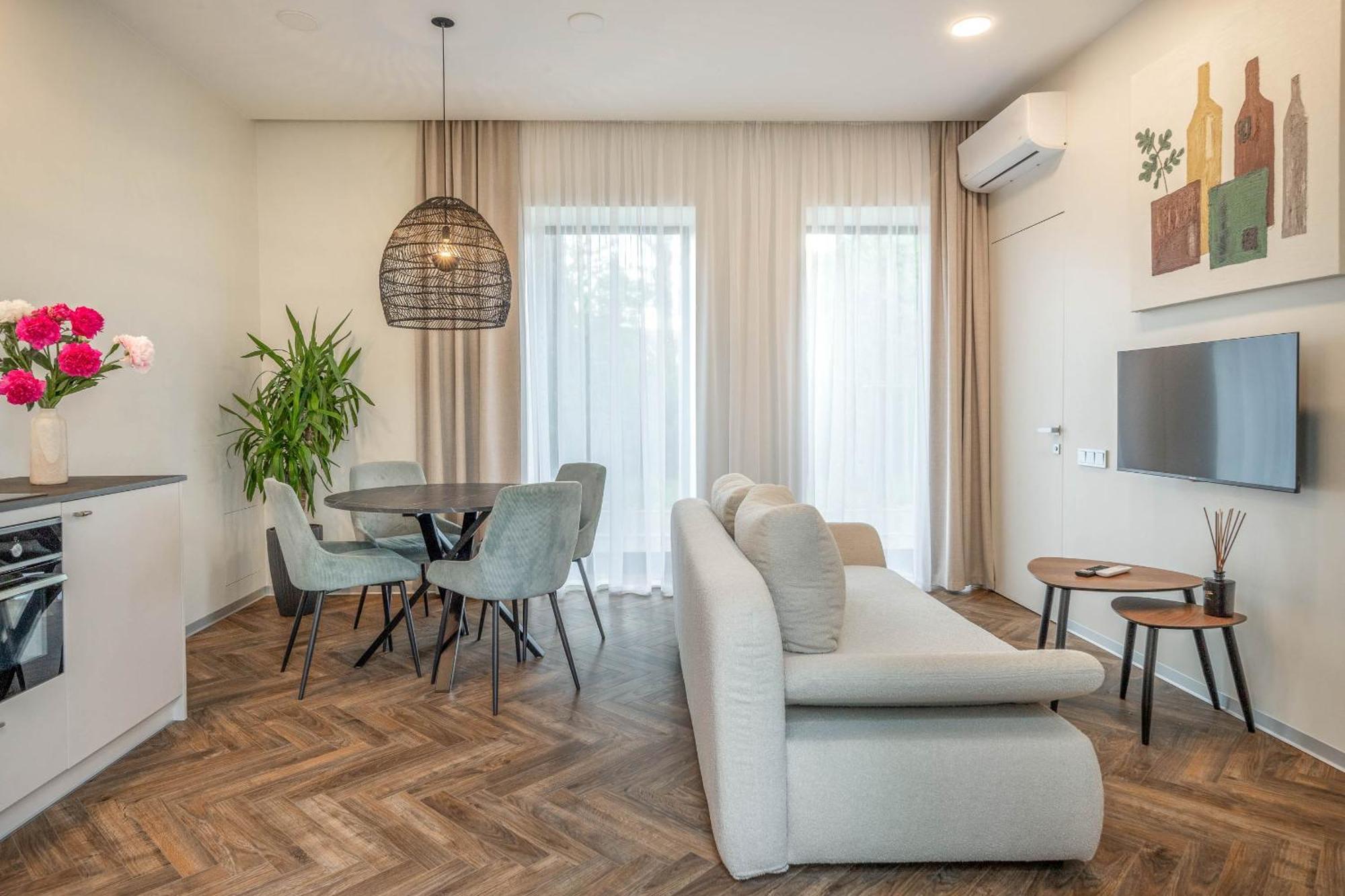 Green House Downtown Apartments With Private Free Parking And Bike Storage كلابيدا المظهر الخارجي الصورة